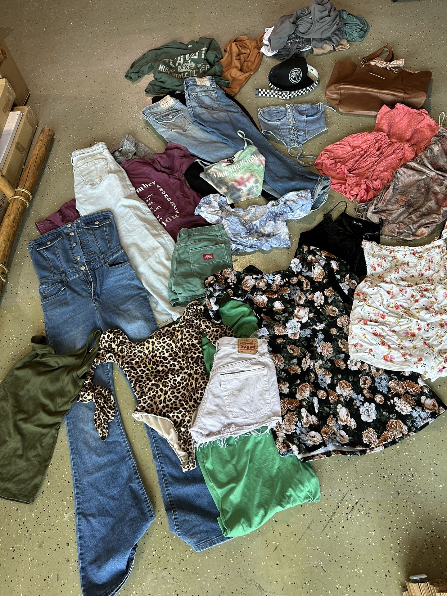 Large Clothing Bundle