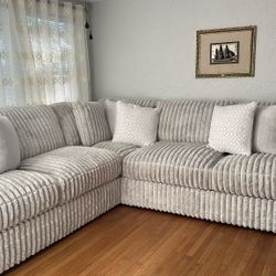 3-PC Sectional. 🚚WE DELIVER🚚