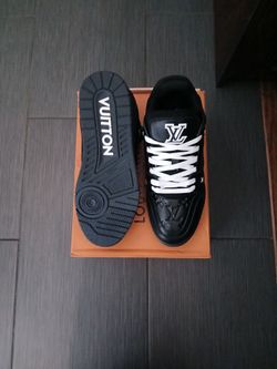 Lv trainers black size 8 & 9