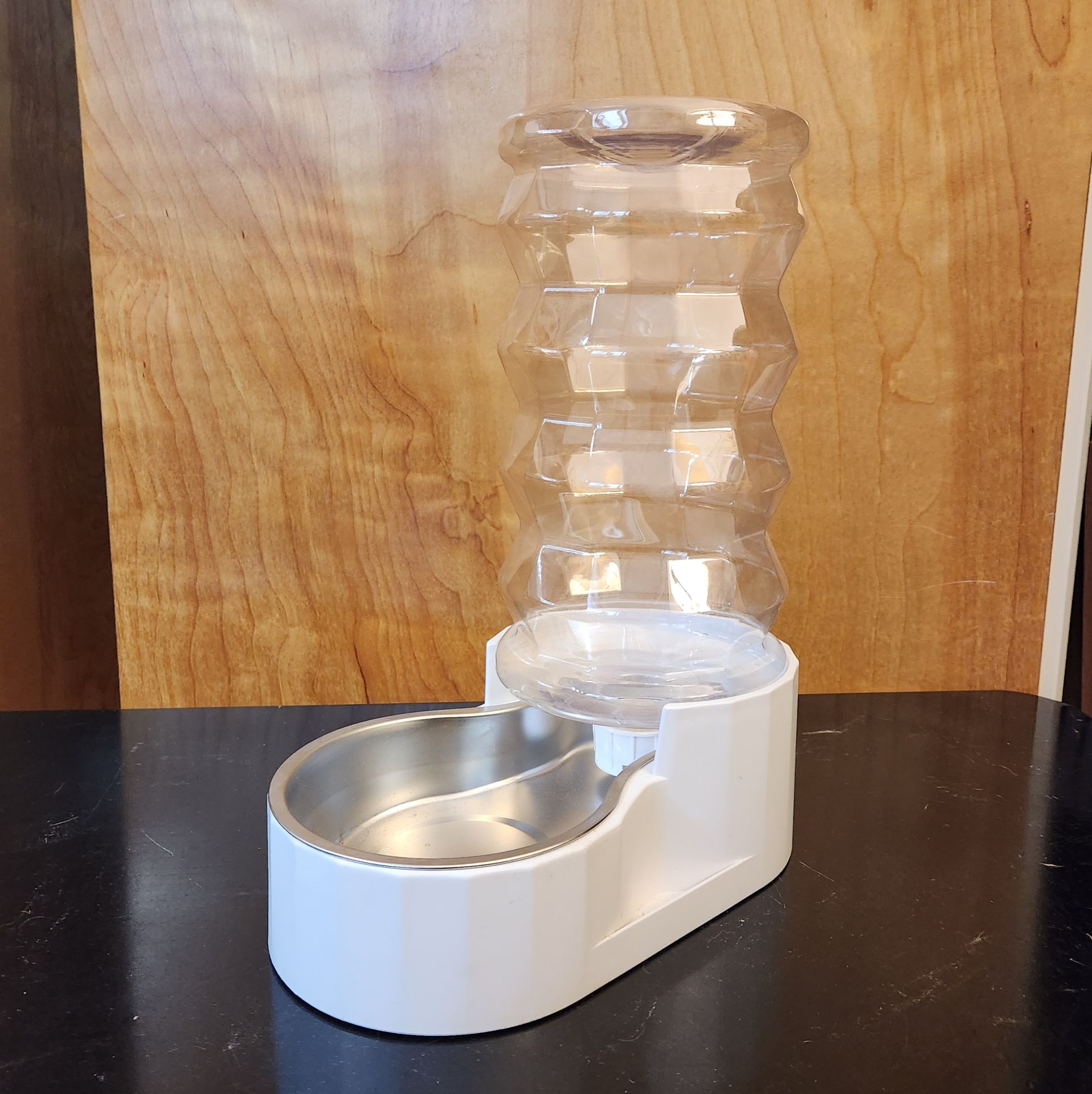 Pet water dispenser with filter - 8 liter capacity