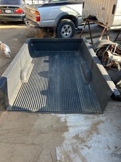 Nice 8’ long bed Pendaliner bed liner.