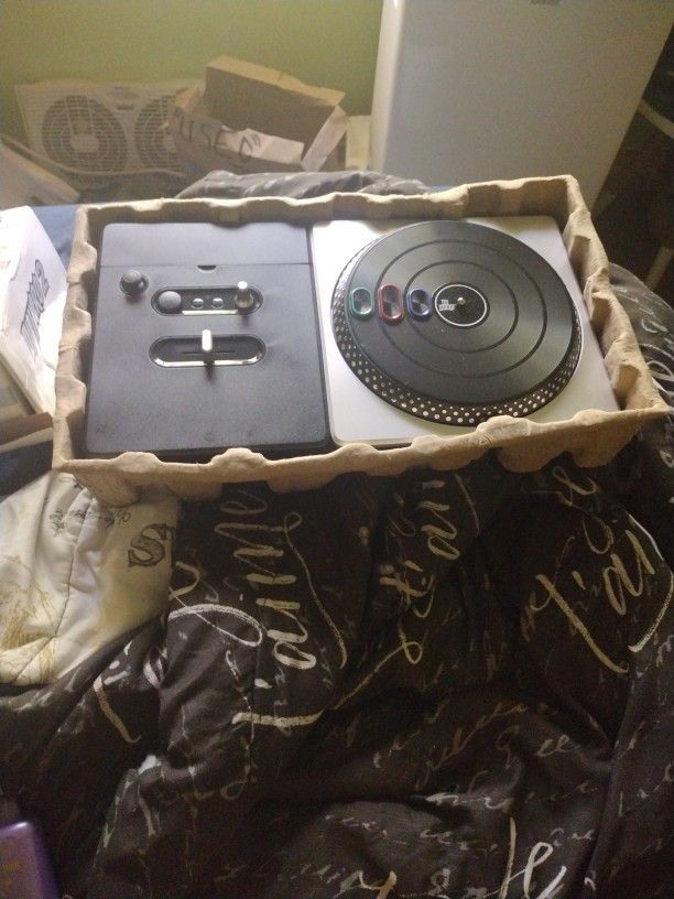 Nintendo Wii DJ Hero 2 Turntable Bundle With Unopened Game