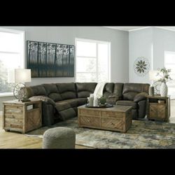 Tambo Canyon Reclining Sectional 

