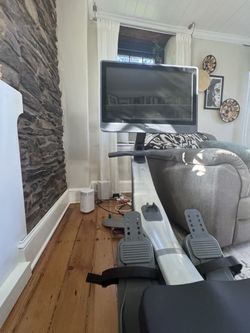 2022 Hydrow Pro Rowing Machine - Very Low Use, Almost 300 Rides - Clear Lake Shores, TX