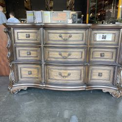 9 Drawer Dresser - Large Traditional Style Wooden Dresser