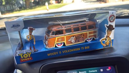Jada Toy Story Woody Volkswagen T1 Bus 1:24 Die-Cast Collectible