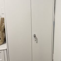 Metal storage cabinet- gabinete de metal