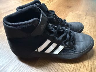 Kids wrestlings shoes adidas size 5
