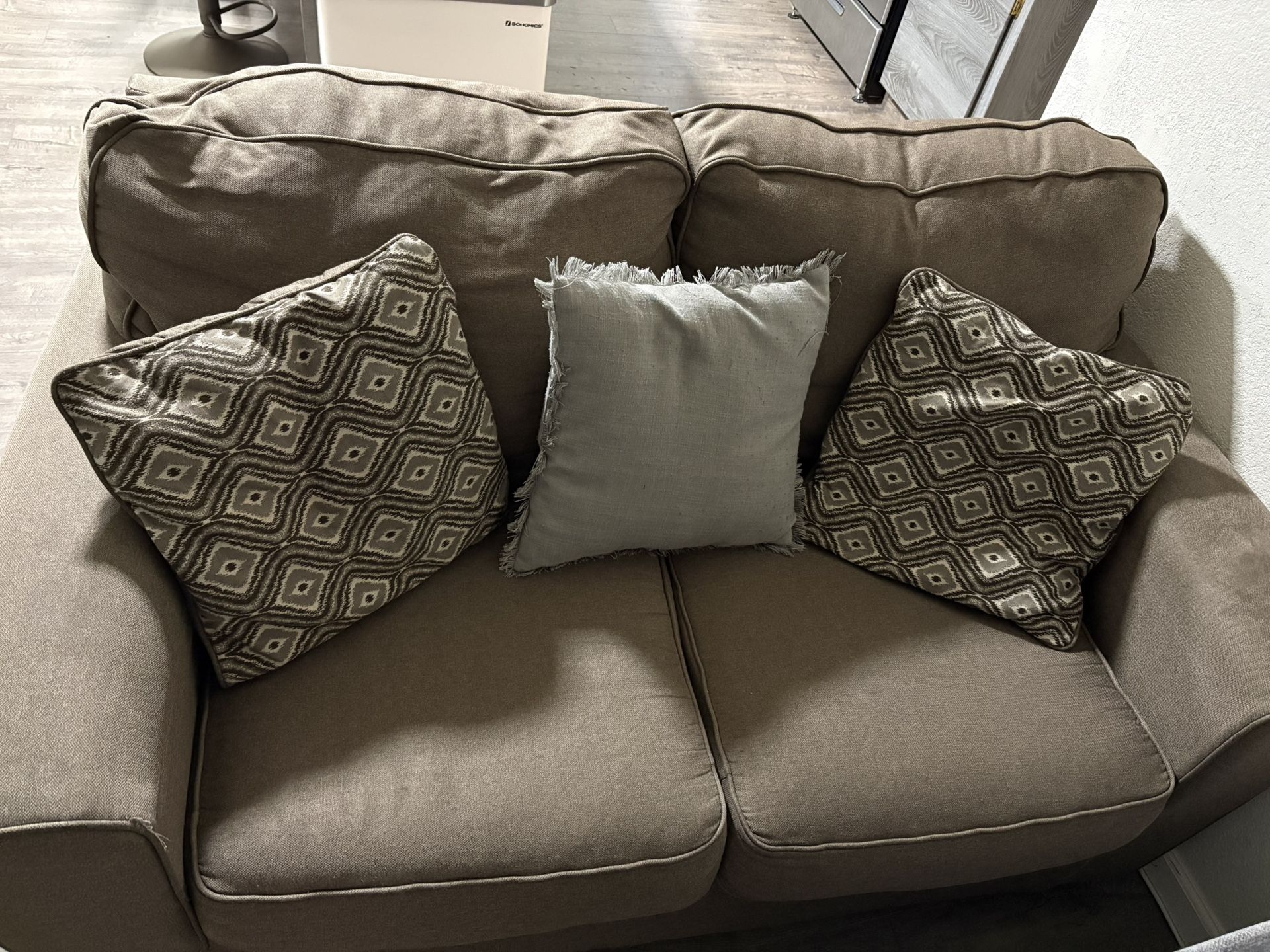 Loveseat Sofa W/pillows