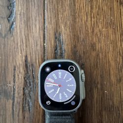 Apple Watch Ultra - 49mm - GPS + Cellular - Titanium