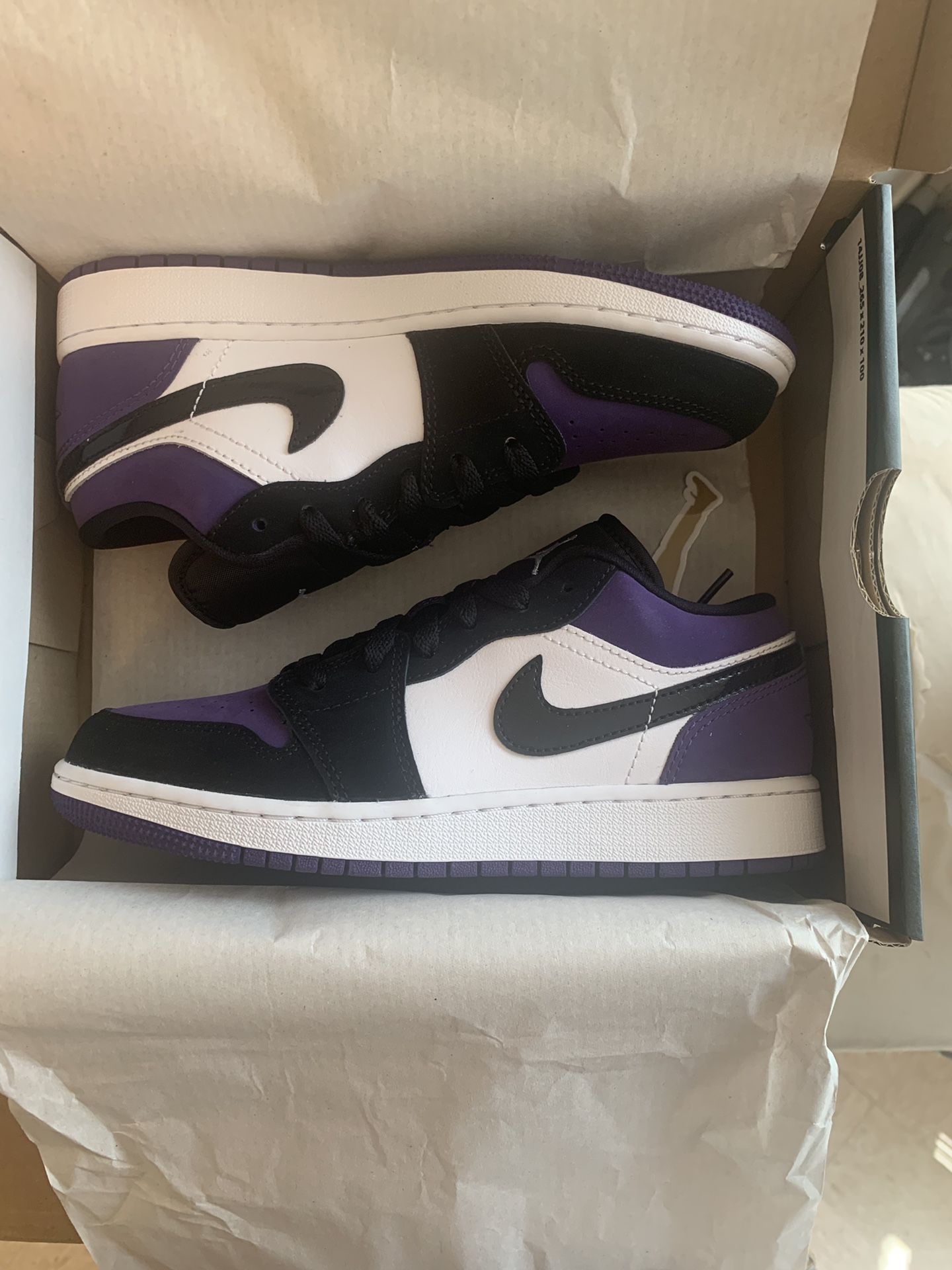 Nike Air Jordan 1 Low Purple Toe Size 4.5 Big Kids