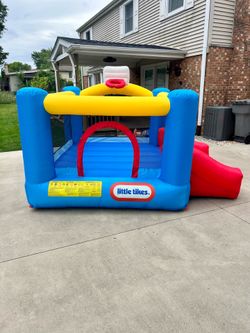 Little Tikes Bounce House with Slide & Basketball Hoop – Excellent Condition