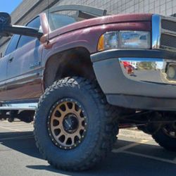 2.5" Leveling Kit  & Installation. DOGE-RAM