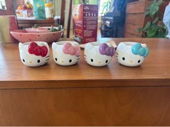multicolor Hello Kitty cups set
