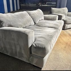 AMAZING GREY SET 3 SEATER AND CHAIR🩶