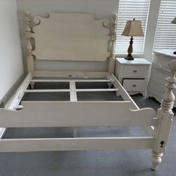 Queen Size Bed With Side Table With Lamp