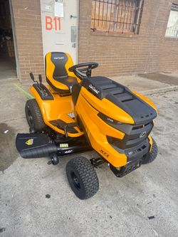 Cub Cadet XT1 Enduro LT 46 in. 22 HP V-Twin Kohler 7000 Series Engine Hydrostatic Drive Gas Riding Lawn Tractor