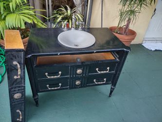 the measurements are 43 long by 24 wide, by 33 high it is in good condition the price is low so they can take it quickly