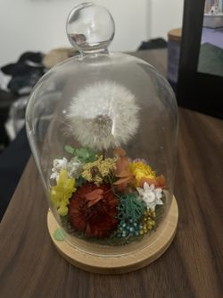 Decorative dried flower accent 