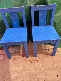 2 kids chairs in good condition, Azusa