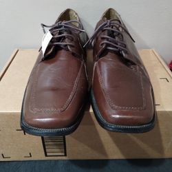 Men's Lace Up Stacy Adams Shoes in Brown size 8.5 NEVER WORN!