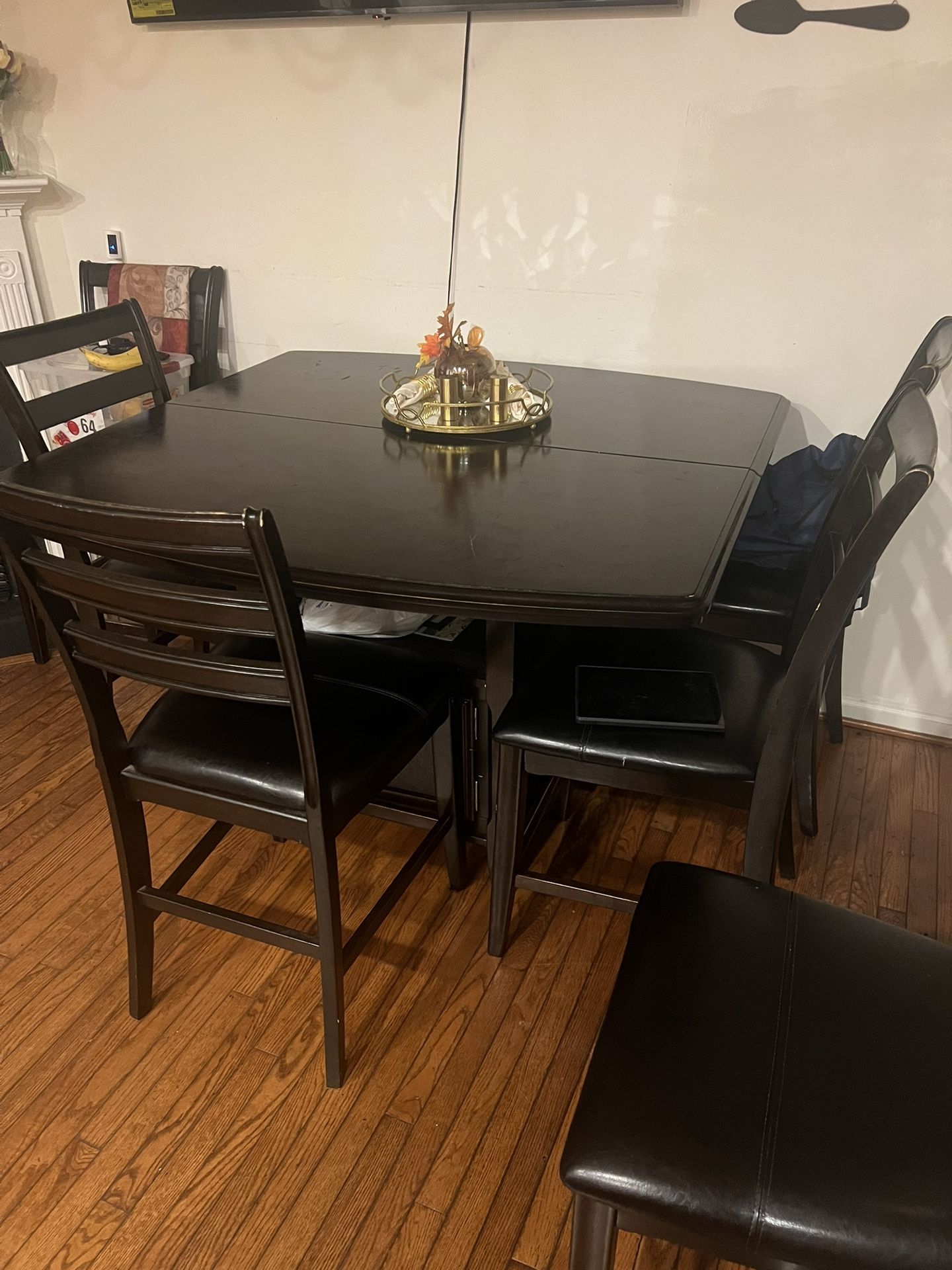 $250 Dining Set w/6 Chairs