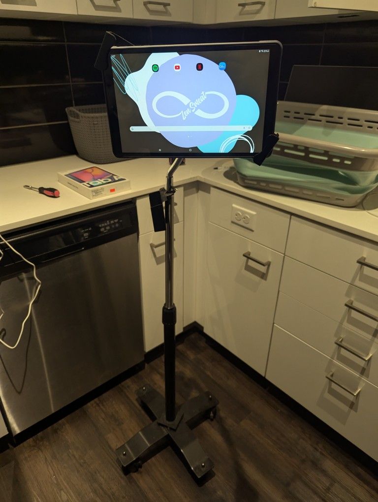 Floor-standing tablet stand