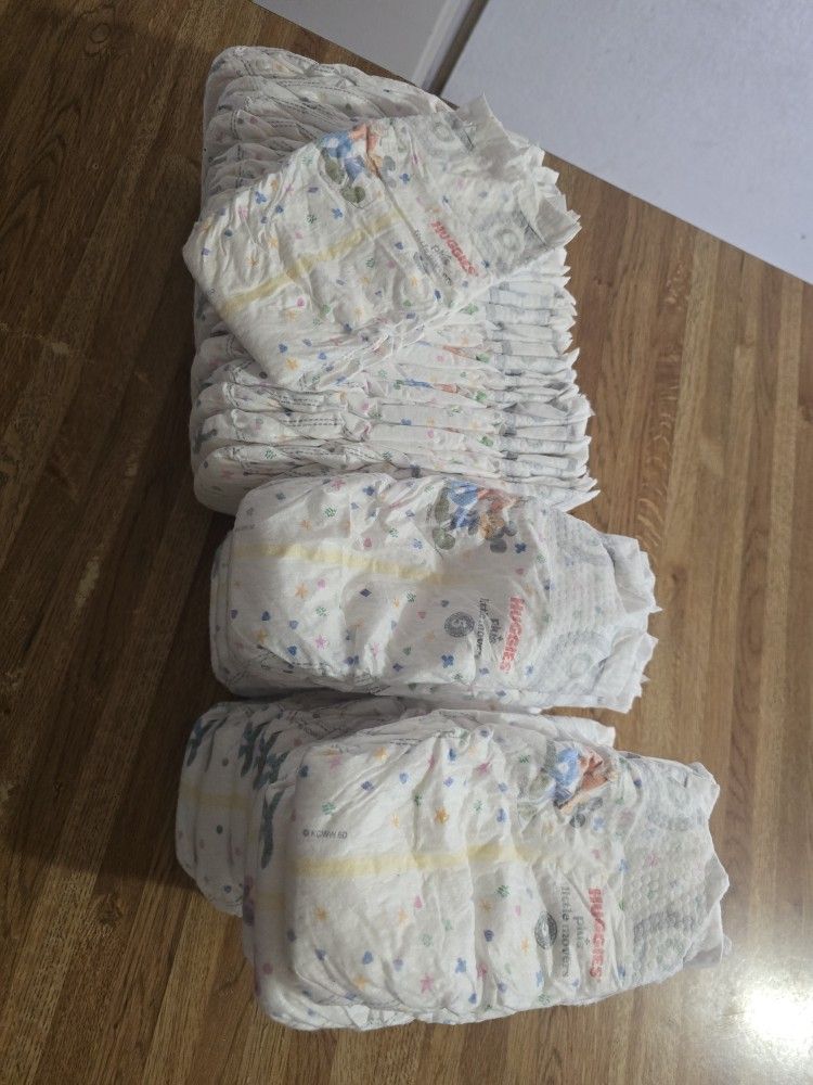 Huggies Size 5 $12 ..   34 Diapers (Lake Elsinore)