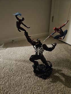 Venom Statue 