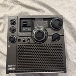 SONY FM/MW/SW  5 Band Receiver Model  ICF-5900W W/Power Supply