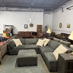Cozy Charcoal Sectional with Ottoman – Modern Comfort & Style