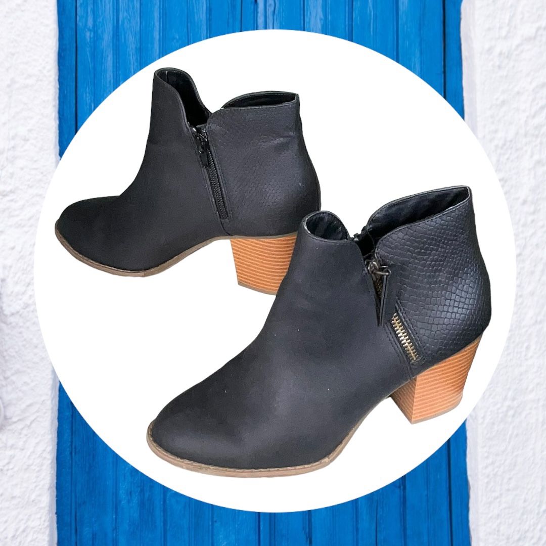 A.N.A. Black Zip Ankle Boots Snake Texture Back Women 7.5M