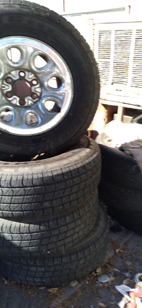 Chevy Silverado 6 Lug Tires With Caps $600 Firm