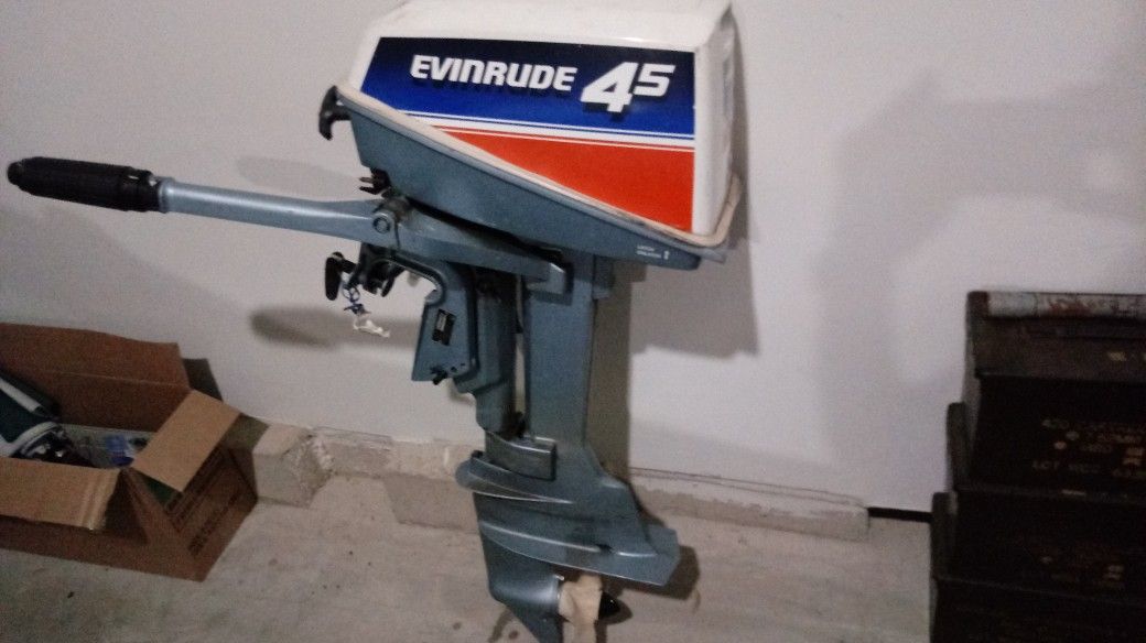 Outboard motor, 4.5 hp twin. Evenrude.