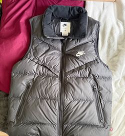 Nike Stormfit Windrunner Size Small