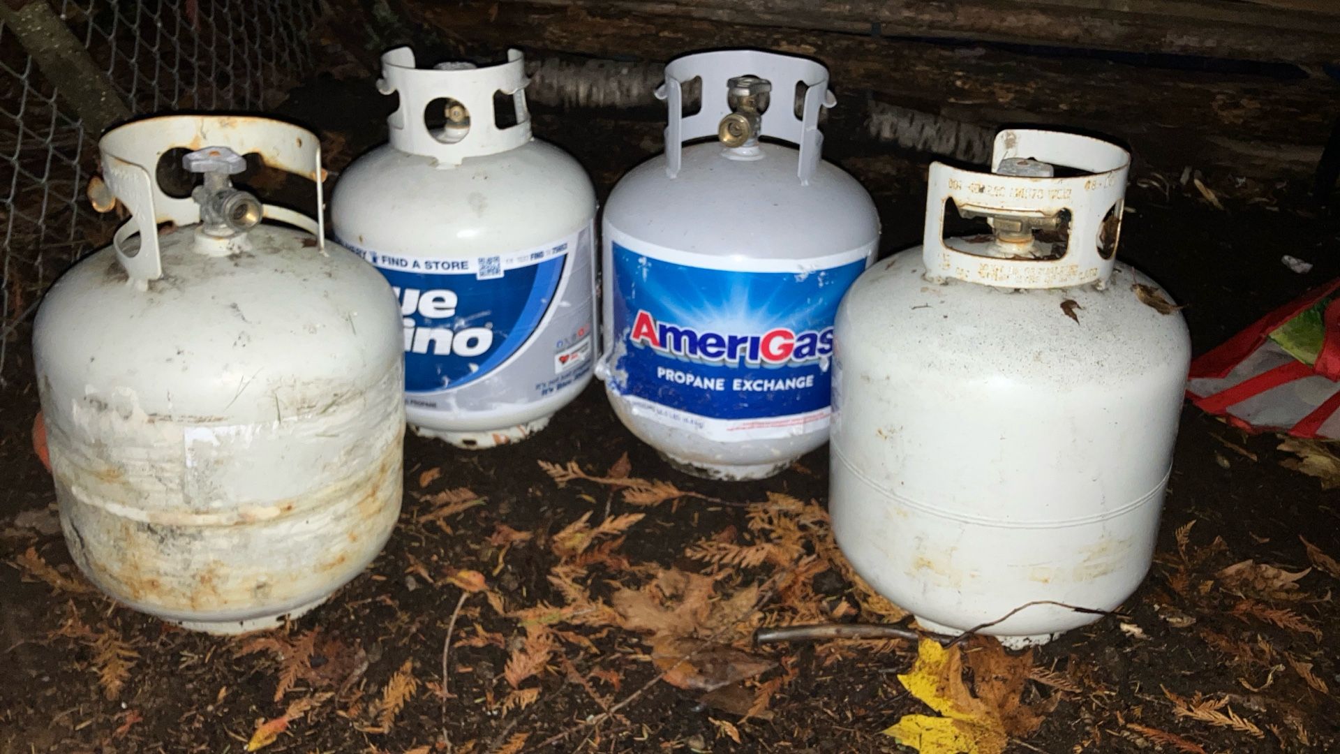 Empty Propane Tanks/Half Full Tanks