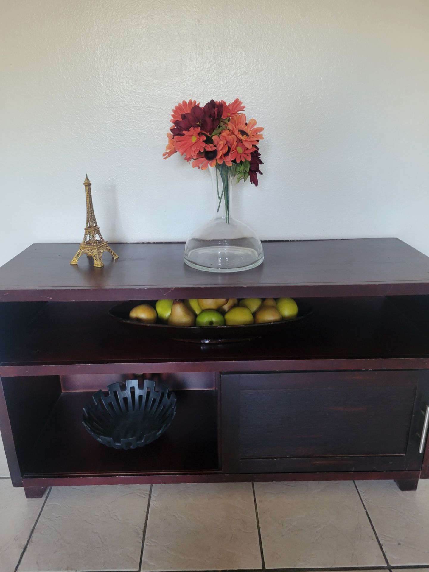 Nice sturdy Tv stand