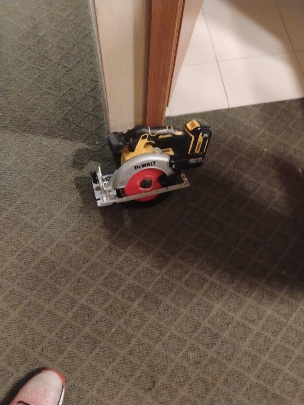 DeWalt 20 Volt Circular Saw