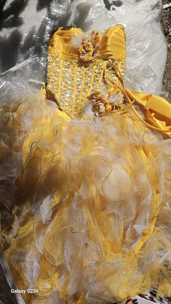 Stunning 2 Piece Yellow And White Quinceañeras Ball Gown