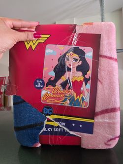 DC Wonder Woman Soft Throw Blanket