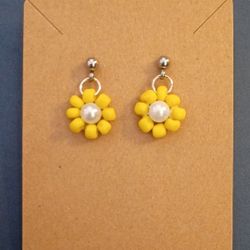 ✨Yellow Flower Earrings✨