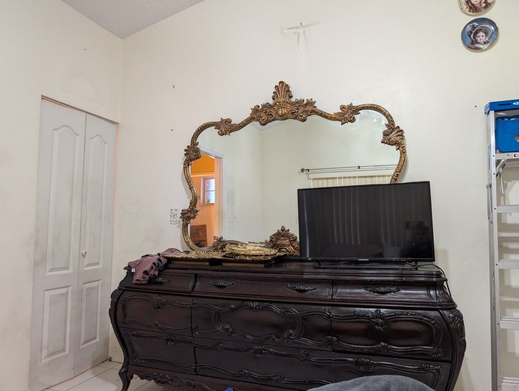 Vintage Bedroom Set - 5 Piece Set - Real Wood.