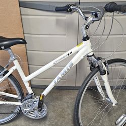 Jamis Citizen 1.0 hybrid commuter bike