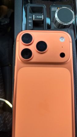 iPhone 17 Pro (orange)
