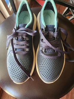 Crocs tennis schoes 8 1/2