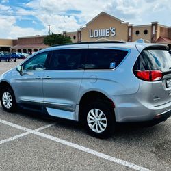 🚐 2017 Chrysler Pacifica Touring L – Handicap Accessible Van