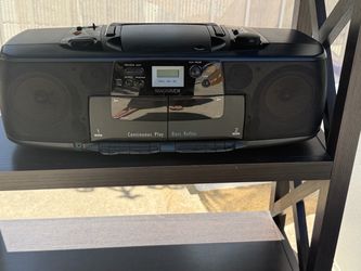 vintage Magnavox AZ8348 portable stereo boombox.
