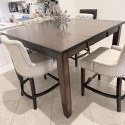 Dining Room Table And Chairs 