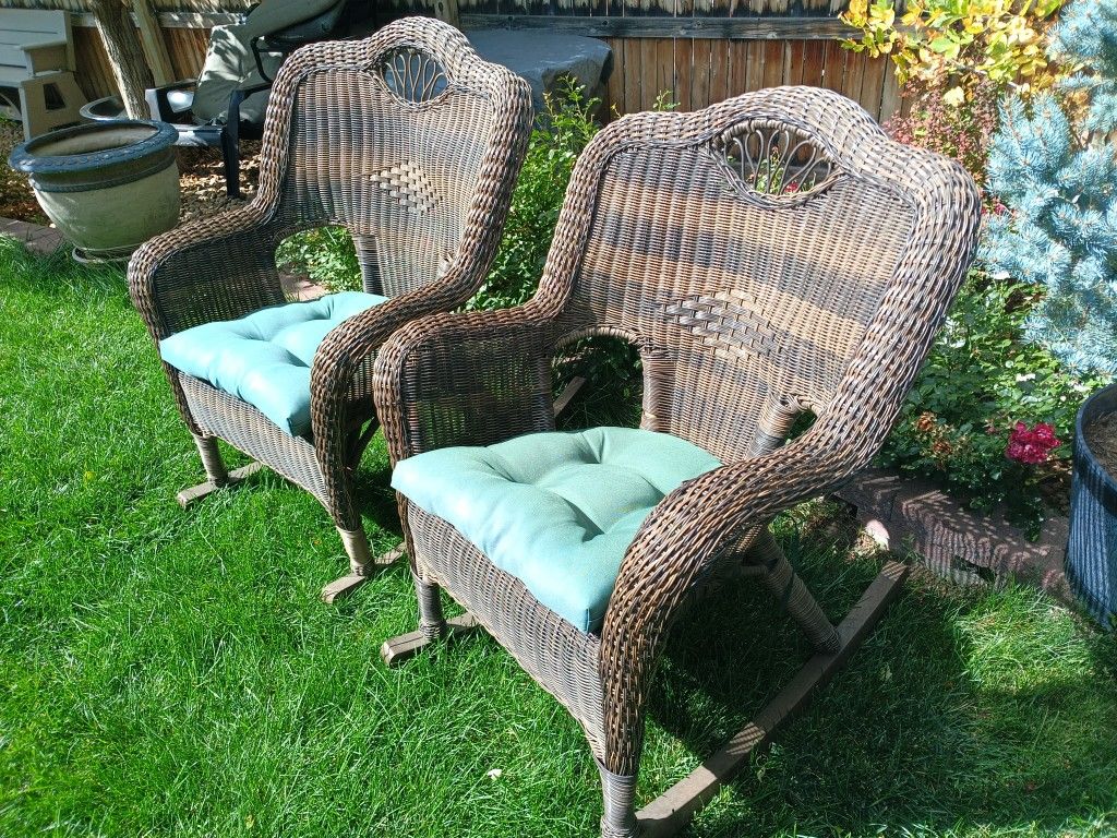 2 Wicker Outdoor Rocking Chairs 22" X 28" X 39" 