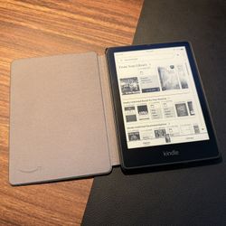 Kindle Paperwhite 32gb with Cover and Wireless Charging Stand